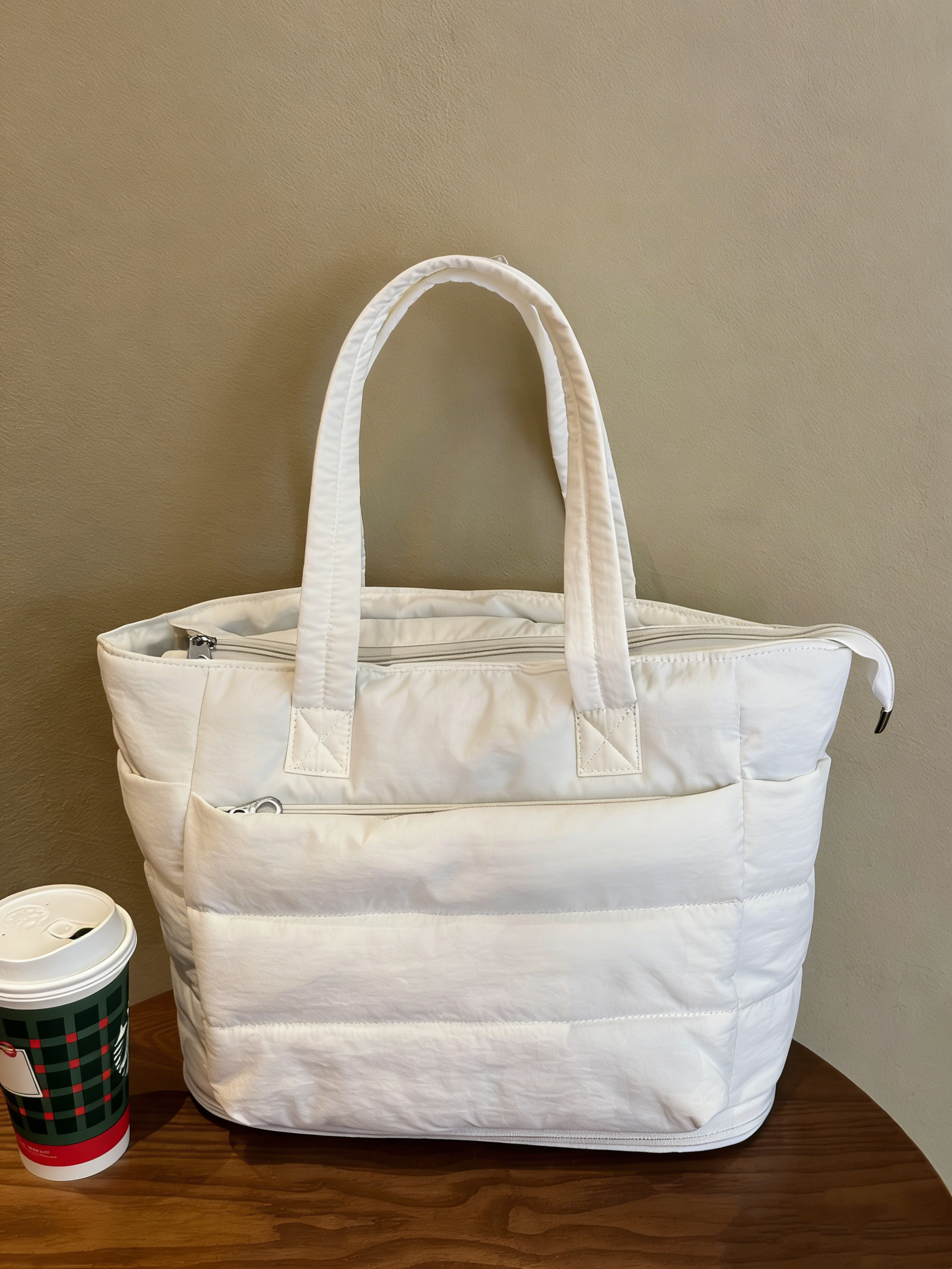 VIVIDO New "Cloud" Tote Bag: A Versatile, Must-Have Shoulder Bag for Commuters and College Students
