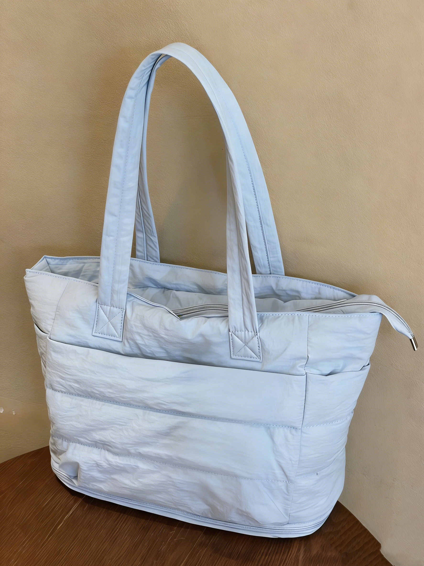 VIVIDO New "Cloud" Tote Bag: A Versatile, Must-Have Shoulder Bag for Commuters and College Students