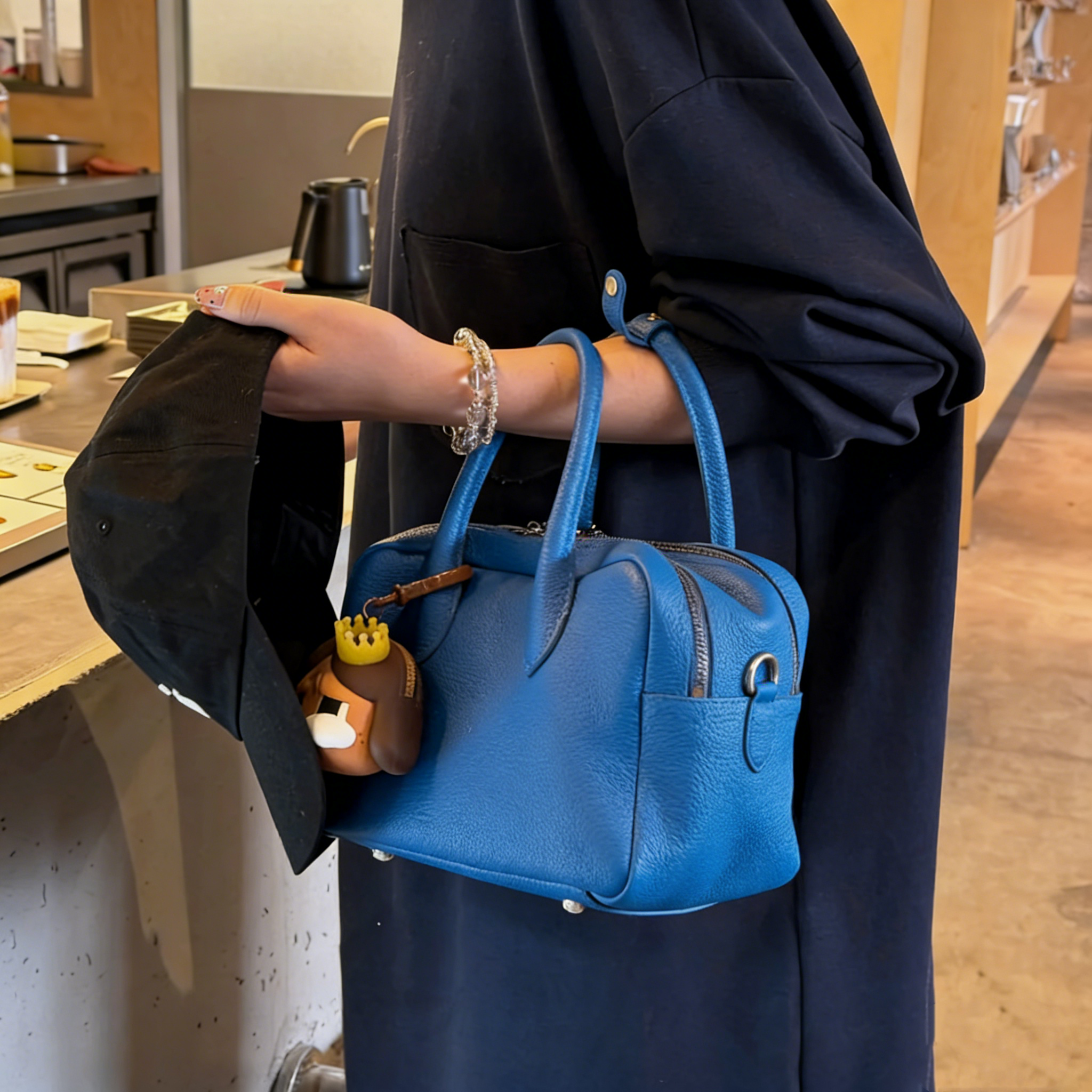 VIVIDO Cowhide Boston handbag with double compartments, large capacity, versatile shoulder/crossbody bag No pendant included..
