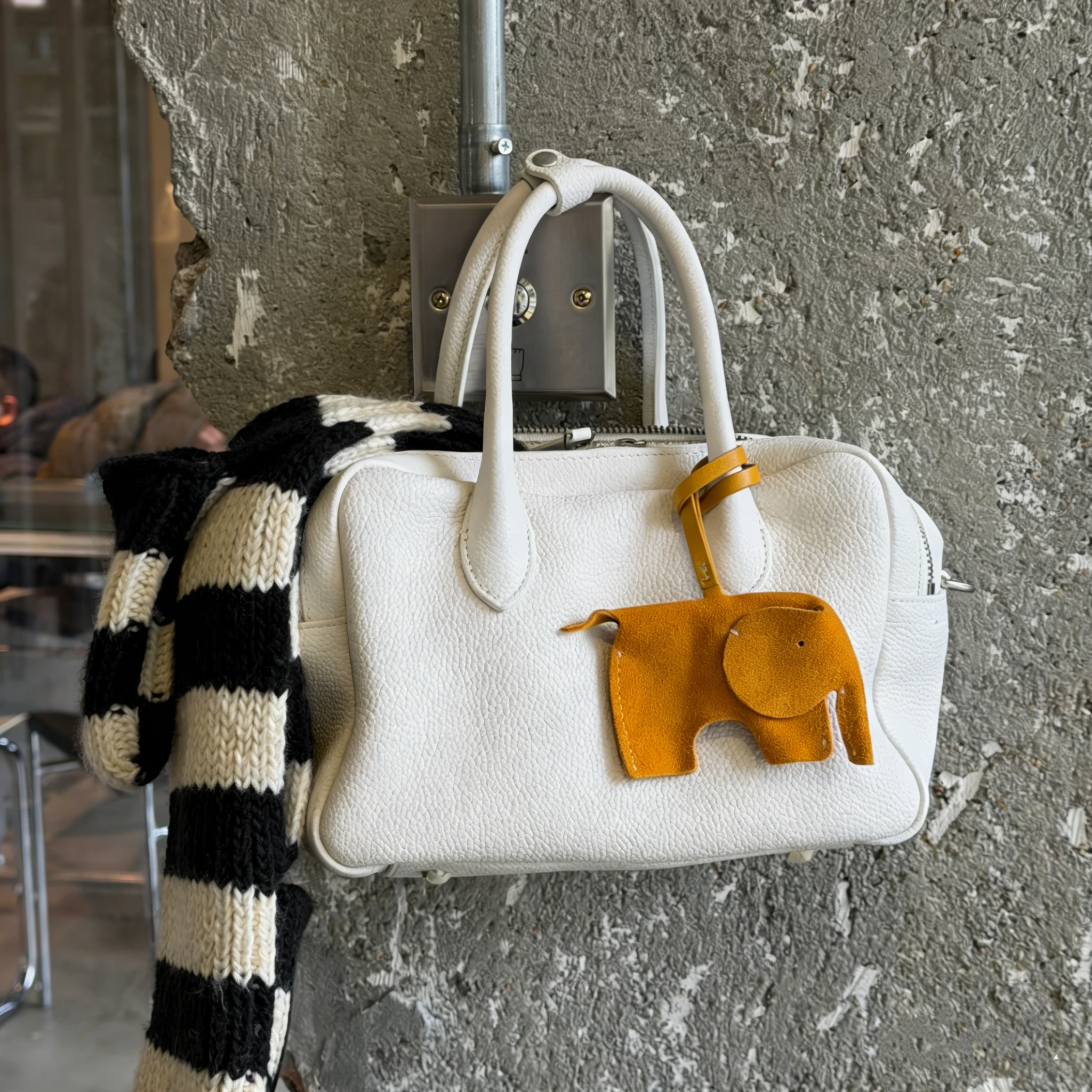 VIVIDO Cowhide Boston handbag with double compartments, large capacity, versatile shoulder/crossbody bag No pendant included..