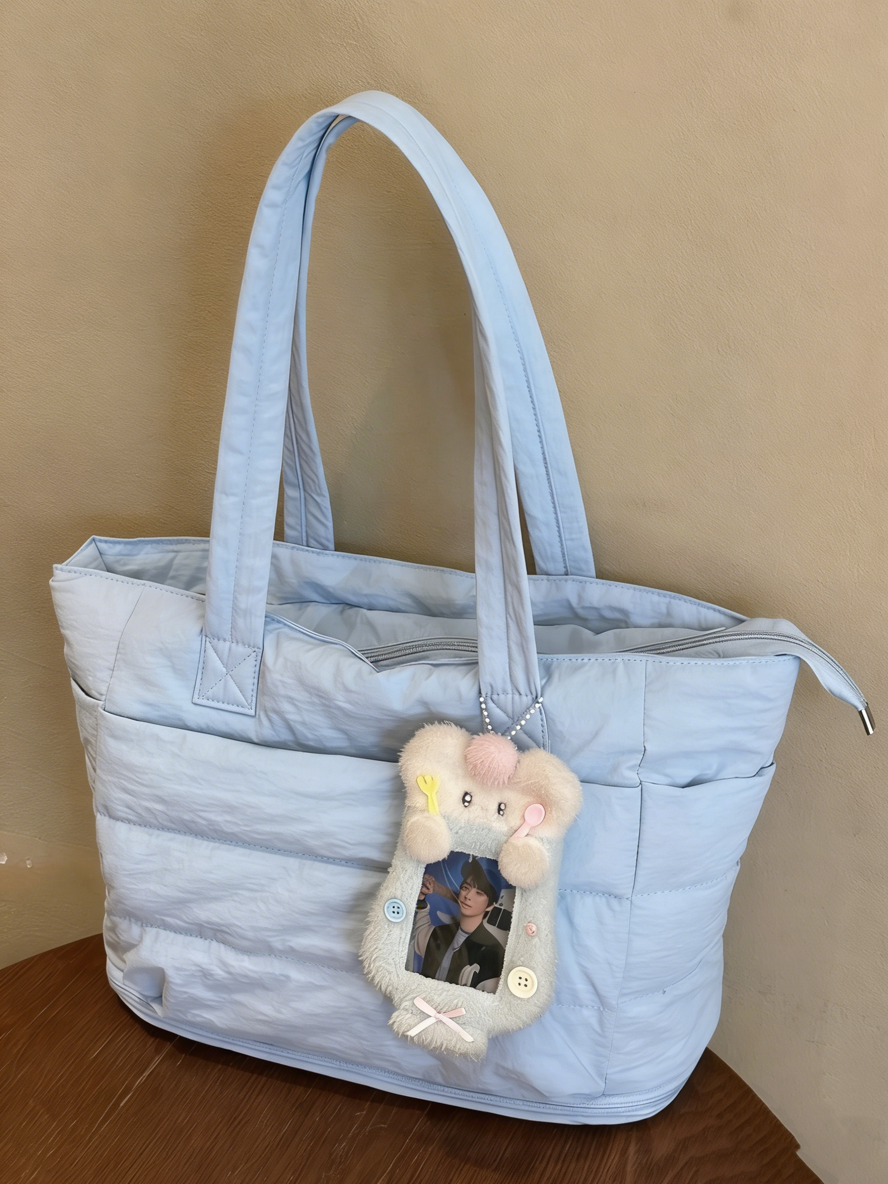 VIVIDO New "Cloud" Tote Bag: A Versatile, Must-Have Shoulder Bag for Commuters and College Students