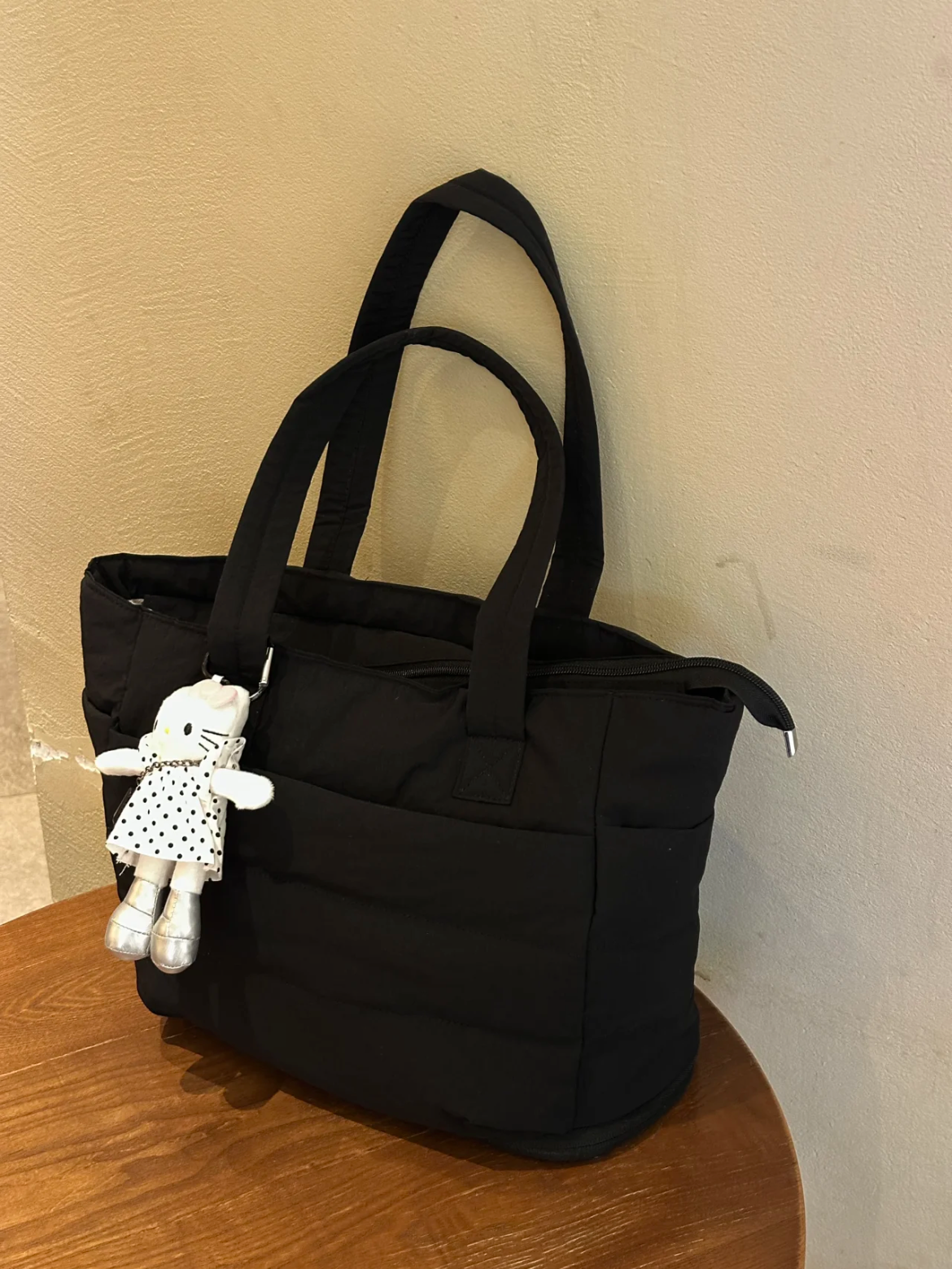 VIVIDO New "Cloud" Tote Bag: A Versatile, Must-Have Shoulder Bag for Commuters and College Students