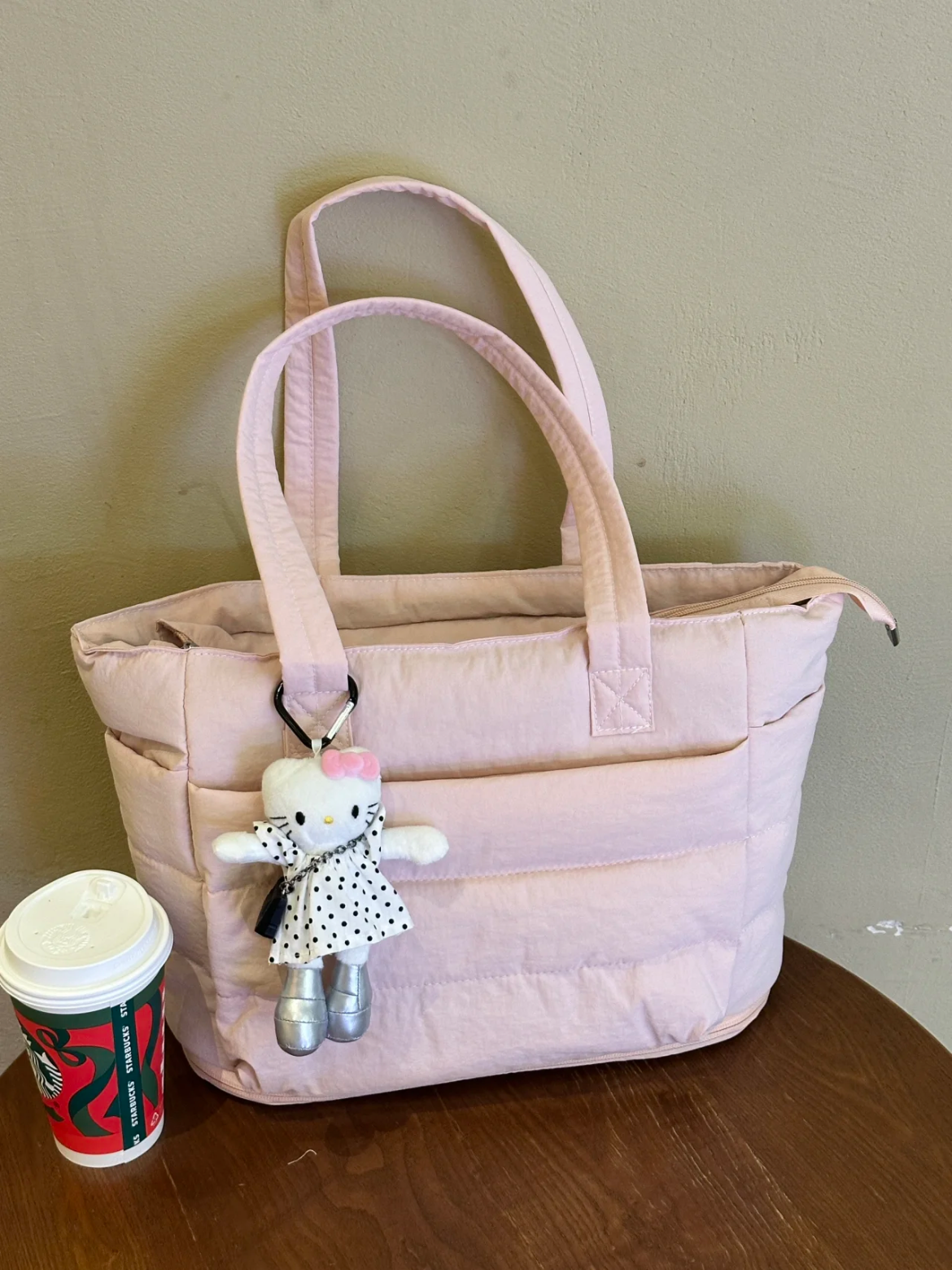 VIVIDO New "Cloud" Tote Bag: A Versatile, Must-Have Shoulder Bag for Commuters and College Students